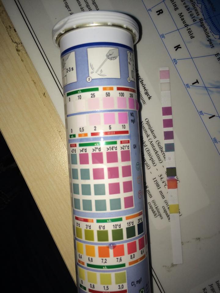 Így képről egy árnyalattal sötétebb,a nitrát szint 50re sötétedett olyan 10 sec után.